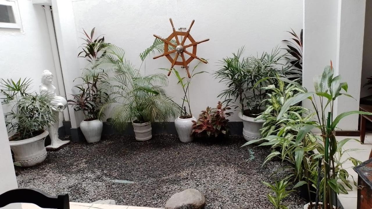 Chelsea Villa Bnb Colombo Esterno foto